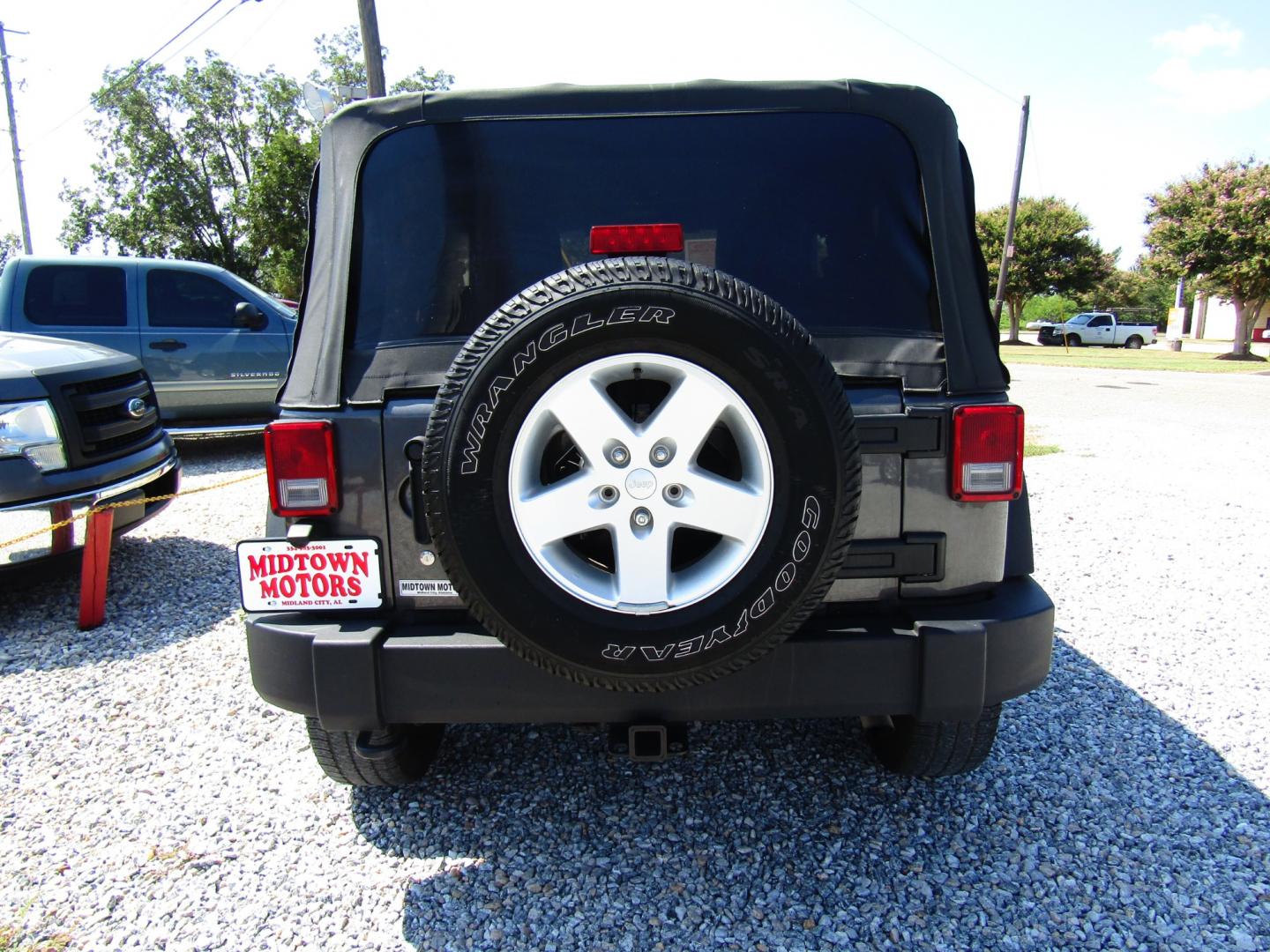 2014 Gray Jeep Wrangler Sport 4WD (1C4AJWAG7EL) with an 3.6L V6 DOHC 24V FFV engine, Automatic transmission, located at 15016 S Hwy 231, Midland City, AL, 36350, (334) 983-3001, 31.306210, -85.495277 - Photo#5