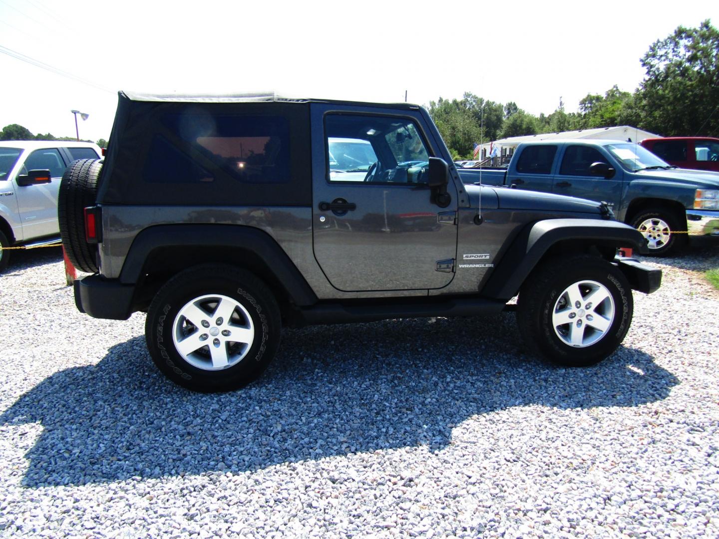 2014 Gray Jeep Wrangler Sport 4WD (1C4AJWAG7EL) with an 3.6L V6 DOHC 24V FFV engine, Automatic transmission, located at 15016 S Hwy 231, Midland City, AL, 36350, (334) 983-3001, 31.306210, -85.495277 - Photo#7