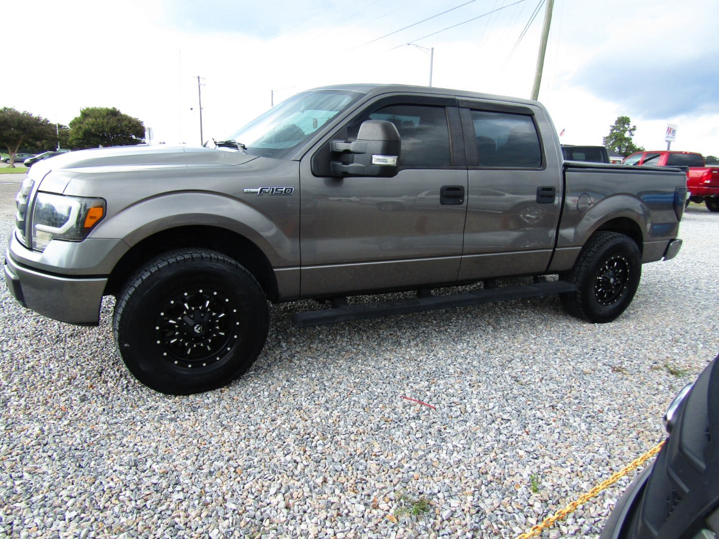 2011 Gray Ford F-150 FX2 SuperCrew 5.5-ft. Bed 2WD (1FTEW1CM1BF) with an 3.7L V6 DOHC 24V engine, Automatic transmission, located at 15016 S Hwy 231, Midland City, AL, 36350, (334) 983-3001, 31.306210, -85.495277 - Photo#2