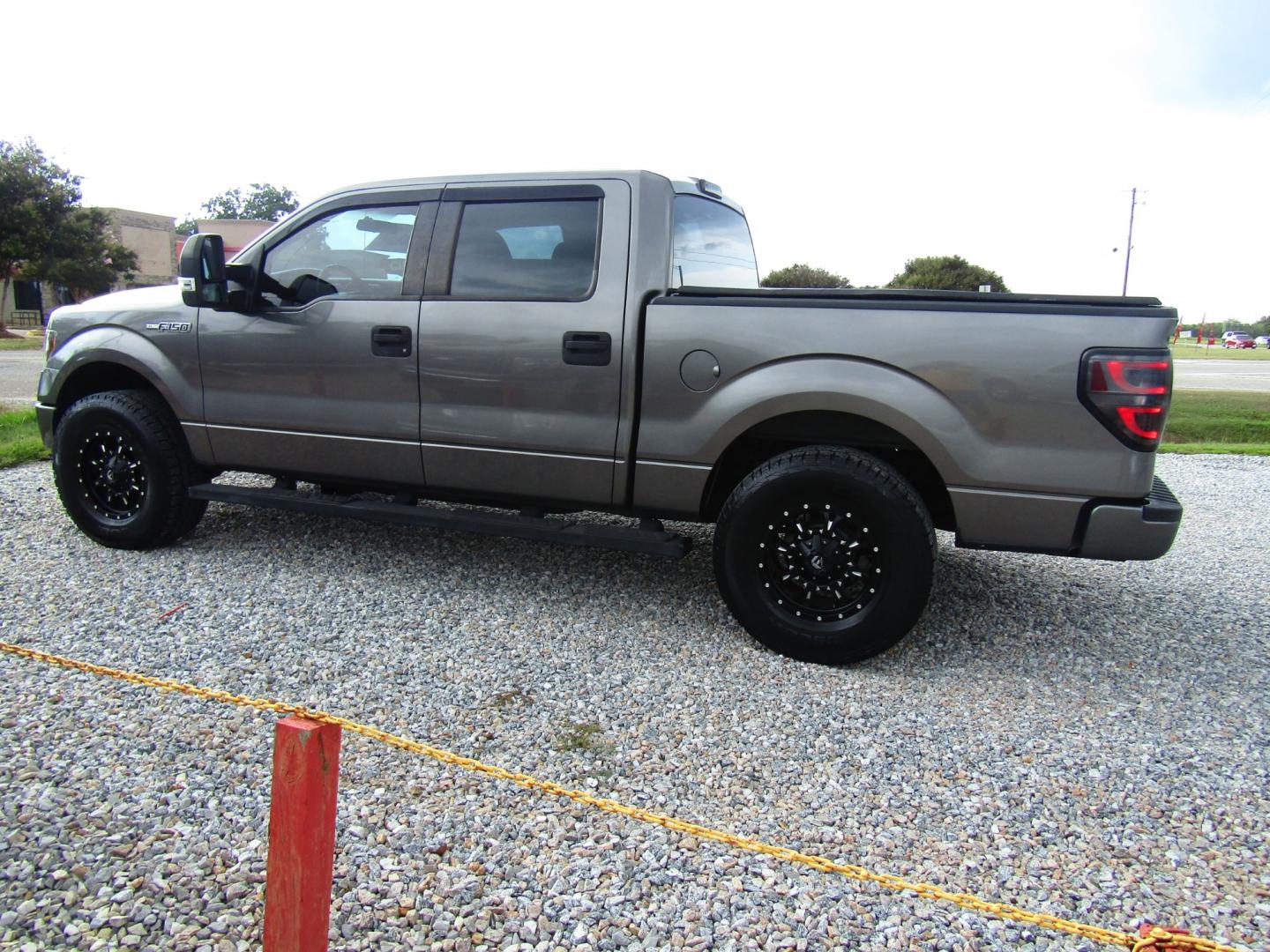 2011 Gray Ford F-150 FX2 SuperCrew 5.5-ft. Bed 2WD (1FTEW1CM1BF) with an 3.7L V6 DOHC 24V engine, Automatic transmission, located at 15016 S Hwy 231, Midland City, AL, 36350, (334) 983-3001, 31.306210, -85.495277 - Photo#5