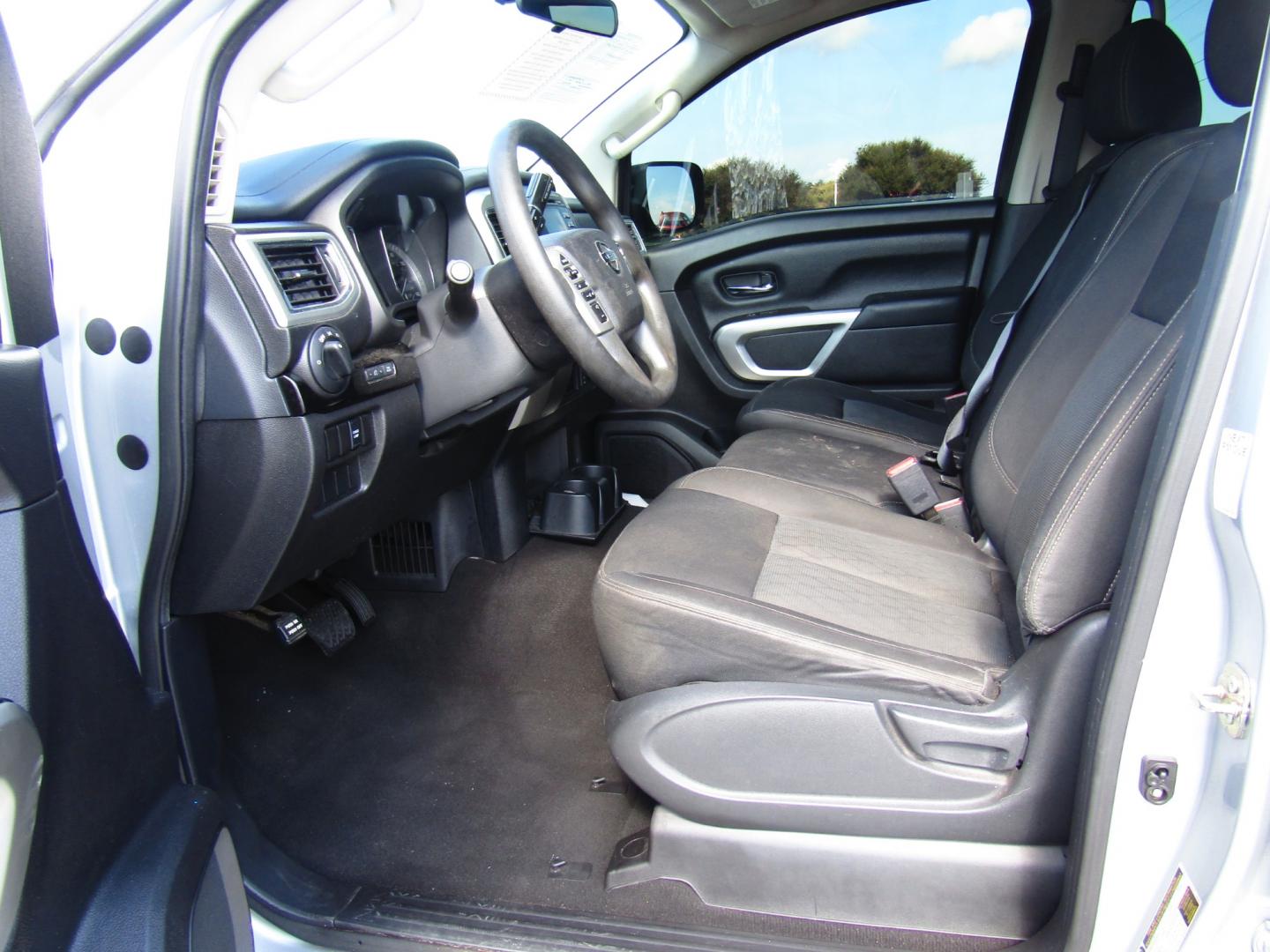 2017 Silver /Gray Nissan Titan S Crew Cab 2WD (1N6AA1EK4HN) with an 5.6L V8 DOHC 32V engine, Automatic transmission, located at 15016 S Hwy 231, Midland City, AL, 36350, (334) 983-3001, 31.306210, -85.495277 - Photo#3