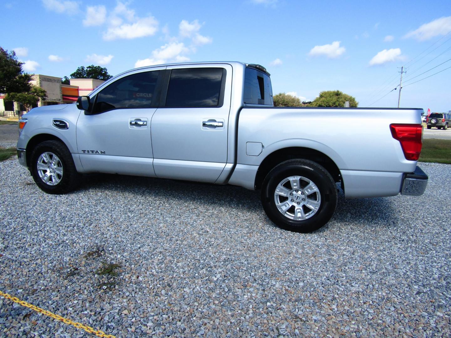 2017 Silver /Gray Nissan Titan S Crew Cab 2WD (1N6AA1EK4HN) with an 5.6L V8 DOHC 32V engine, Automatic transmission, located at 15016 S Hwy 231, Midland City, AL, 36350, (334) 983-3001, 31.306210, -85.495277 - Photo#5