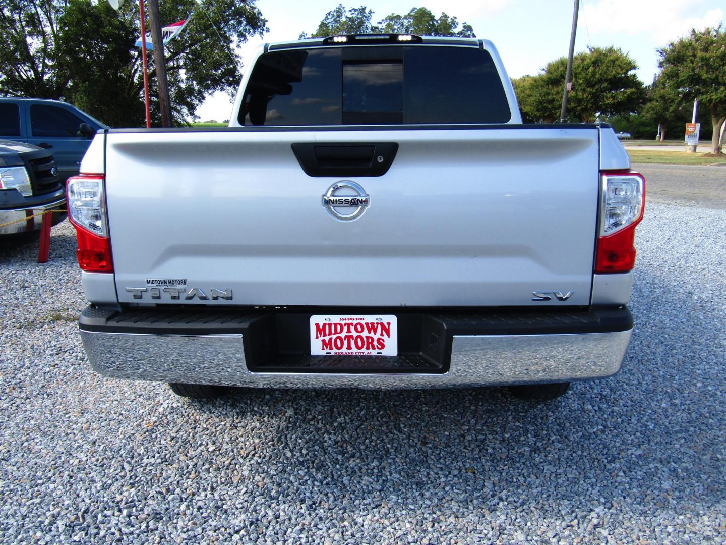 2017 Silver /Gray Nissan Titan S Crew Cab 2WD (1N6AA1EK4HN) with an 5.6L V8 DOHC 32V engine, Automatic transmission, located at 15016 S Hwy 231, Midland City, AL, 36350, (334) 983-3001, 31.306210, -85.495277 - Photo#6