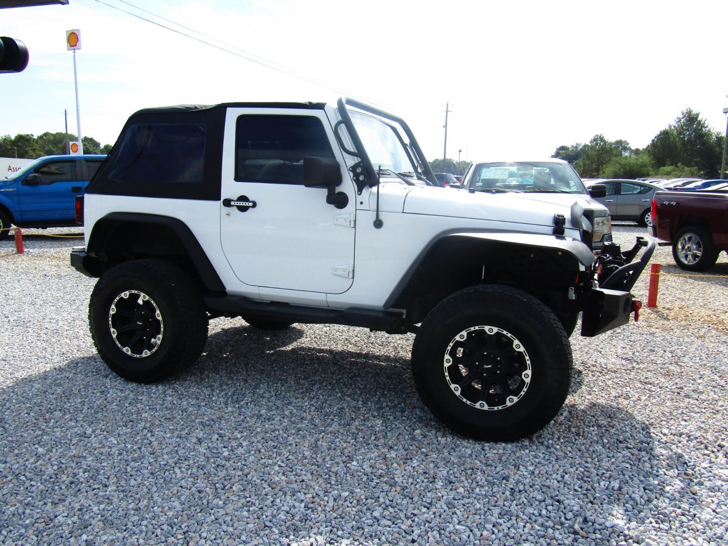 2013 WHITE /Black Jeep Wrangler Sport 4WD (1C4AJWAG0DL) with an 3.6L V6 DOHC 24V FFV engine, located at 15016 S Hwy 231, Midland City, AL, 36350, (334) 983-3001, 31.306210, -85.495277 - Photo#0