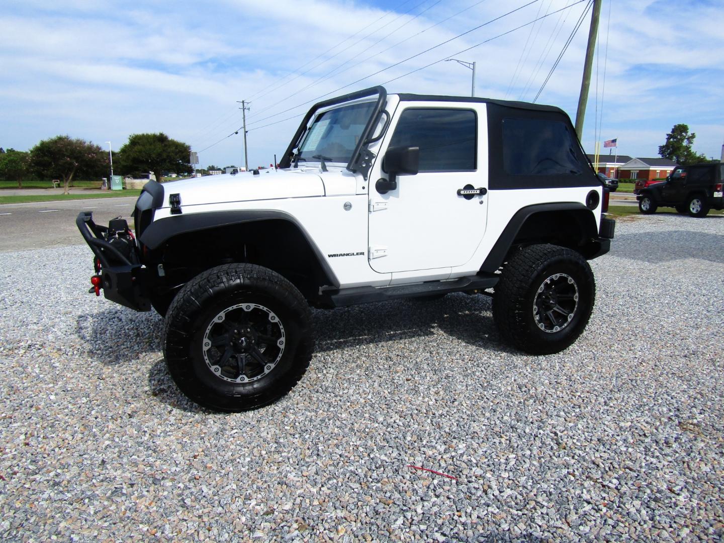 2013 WHITE /Black Jeep Wrangler Sport 4WD (1C4AJWAG0DL) with an 3.6L V6 DOHC 24V FFV engine, located at 15016 S Hwy 231, Midland City, AL, 36350, (334) 983-3001, 31.306210, -85.495277 - Photo#2