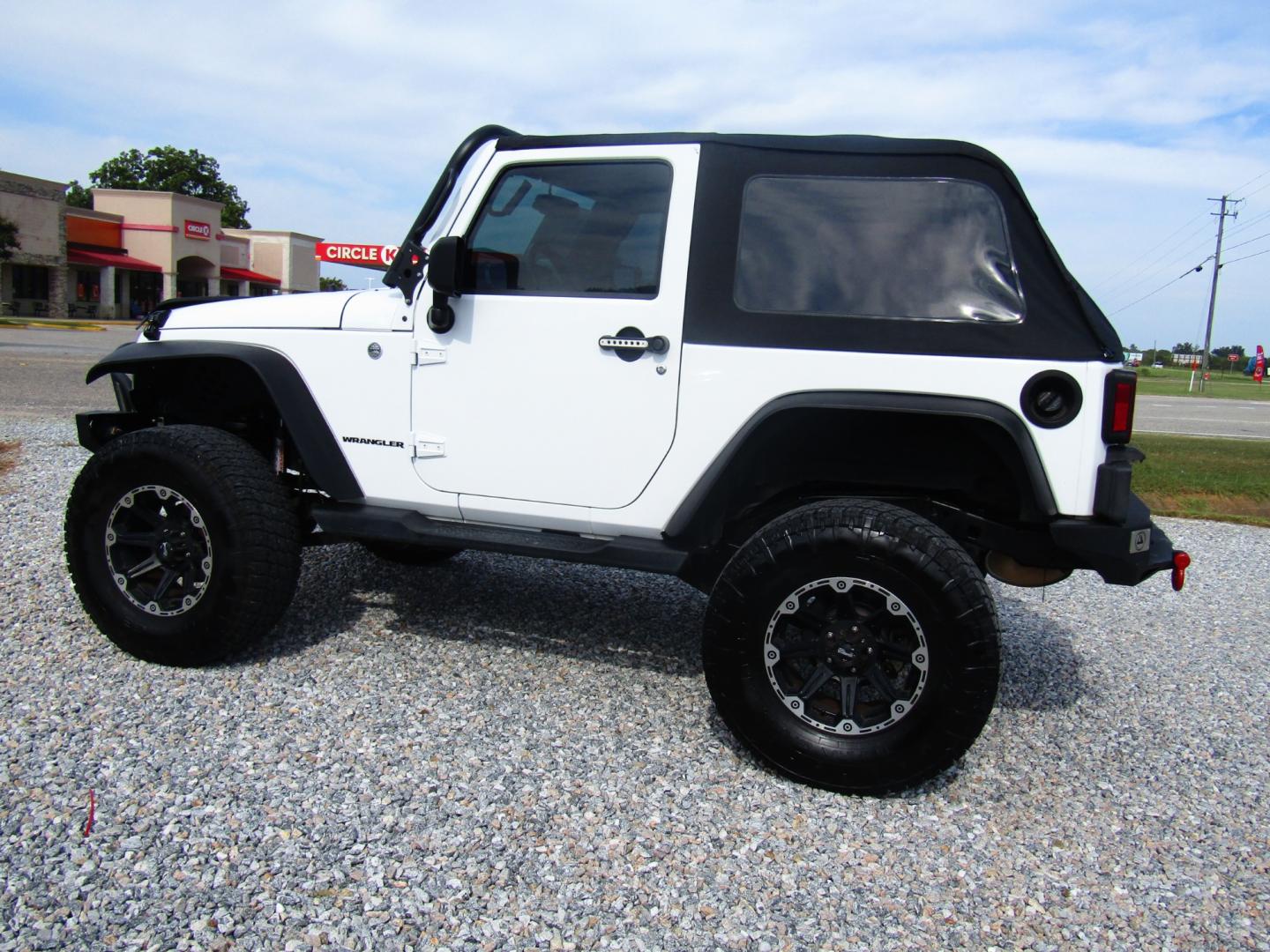 2013 WHITE /Black Jeep Wrangler Sport 4WD (1C4AJWAG0DL) with an 3.6L V6 DOHC 24V FFV engine, located at 15016 S Hwy 231, Midland City, AL, 36350, (334) 983-3001, 31.306210, -85.495277 - Photo#4