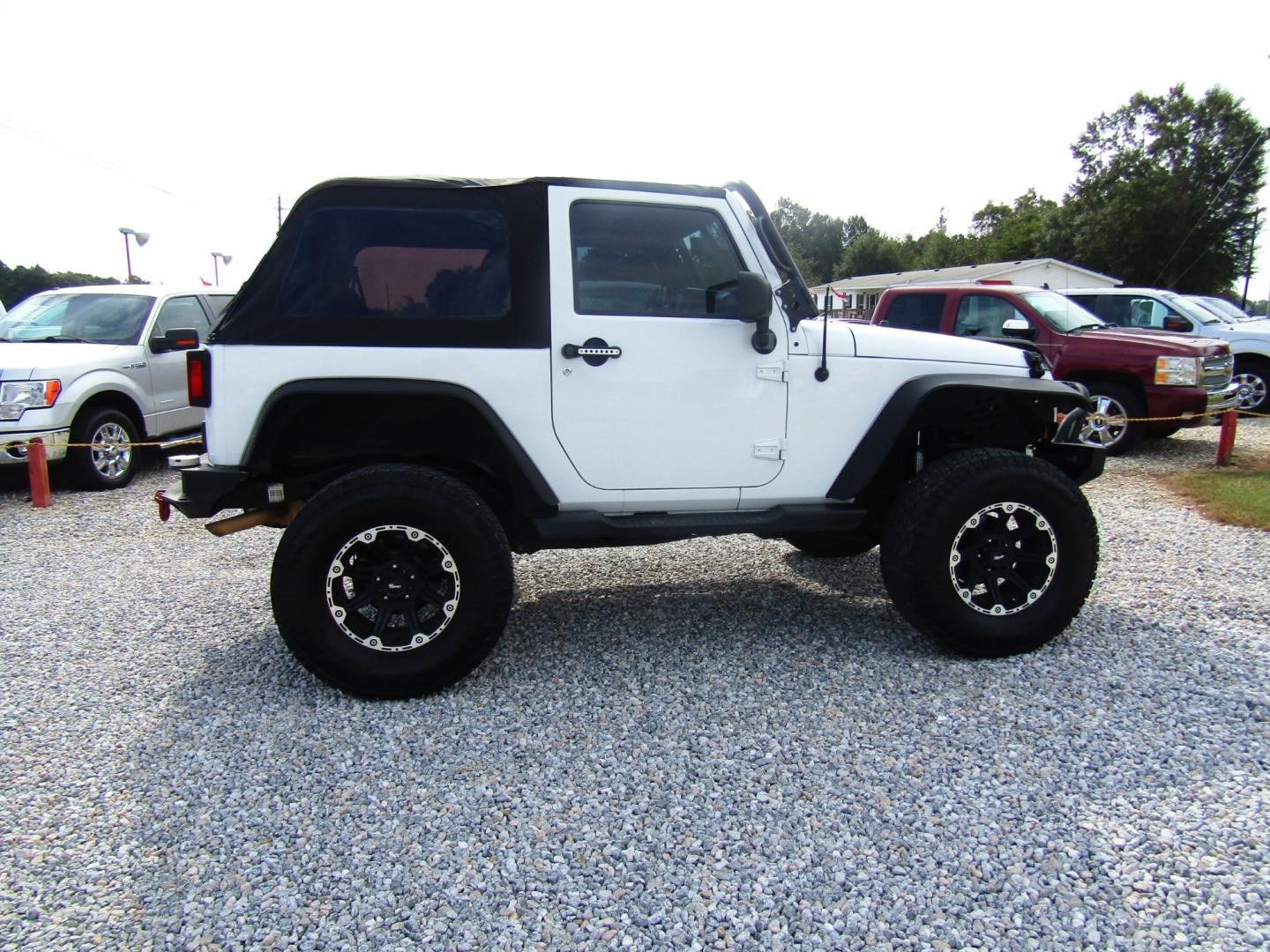 2013 WHITE /Black Jeep Wrangler Sport 4WD (1C4AJWAG0DL) with an 3.6L V6 DOHC 24V FFV engine, located at 15016 S Hwy 231, Midland City, AL, 36350, (334) 983-3001, 31.306210, -85.495277 - Photo#6