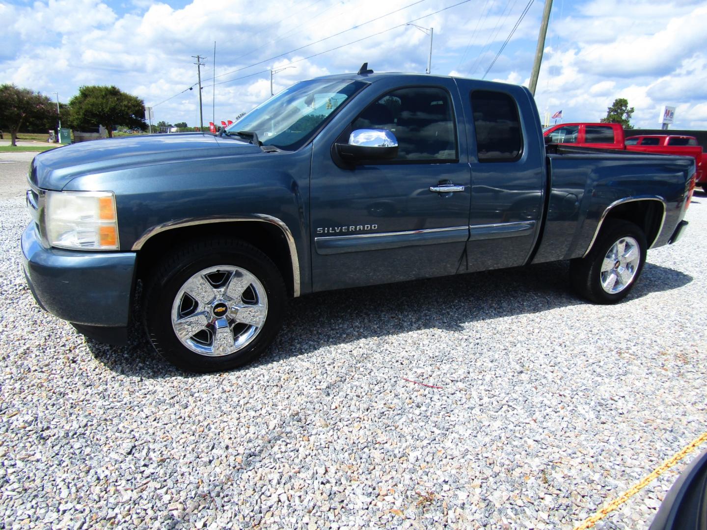 2010 Blue /Gray Chevrolet Silverado 1500 LT1 Extended Cab 2WD (1GCSCSE04AZ) with an 5.3L V8 OHV 16V FFV engine, Automatic transmission, located at 15016 S Hwy 231, Midland City, AL, 36350, (334) 983-3001, 31.306210, -85.495277 - Photo#2