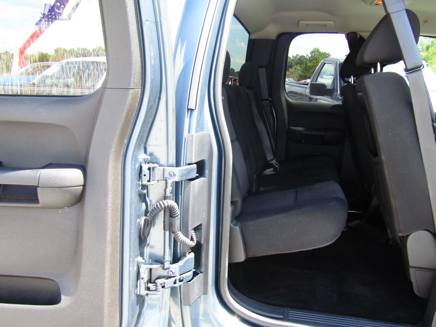 2010 Blue /Gray Chevrolet Silverado 1500 LT1 Extended Cab 2WD (1GCSCSE04AZ) with an 5.3L V8 OHV 16V FFV engine, Automatic transmission, located at 15016 S Hwy 231, Midland City, AL, 36350, (334) 983-3001, 31.306210, -85.495277 - Photo#8