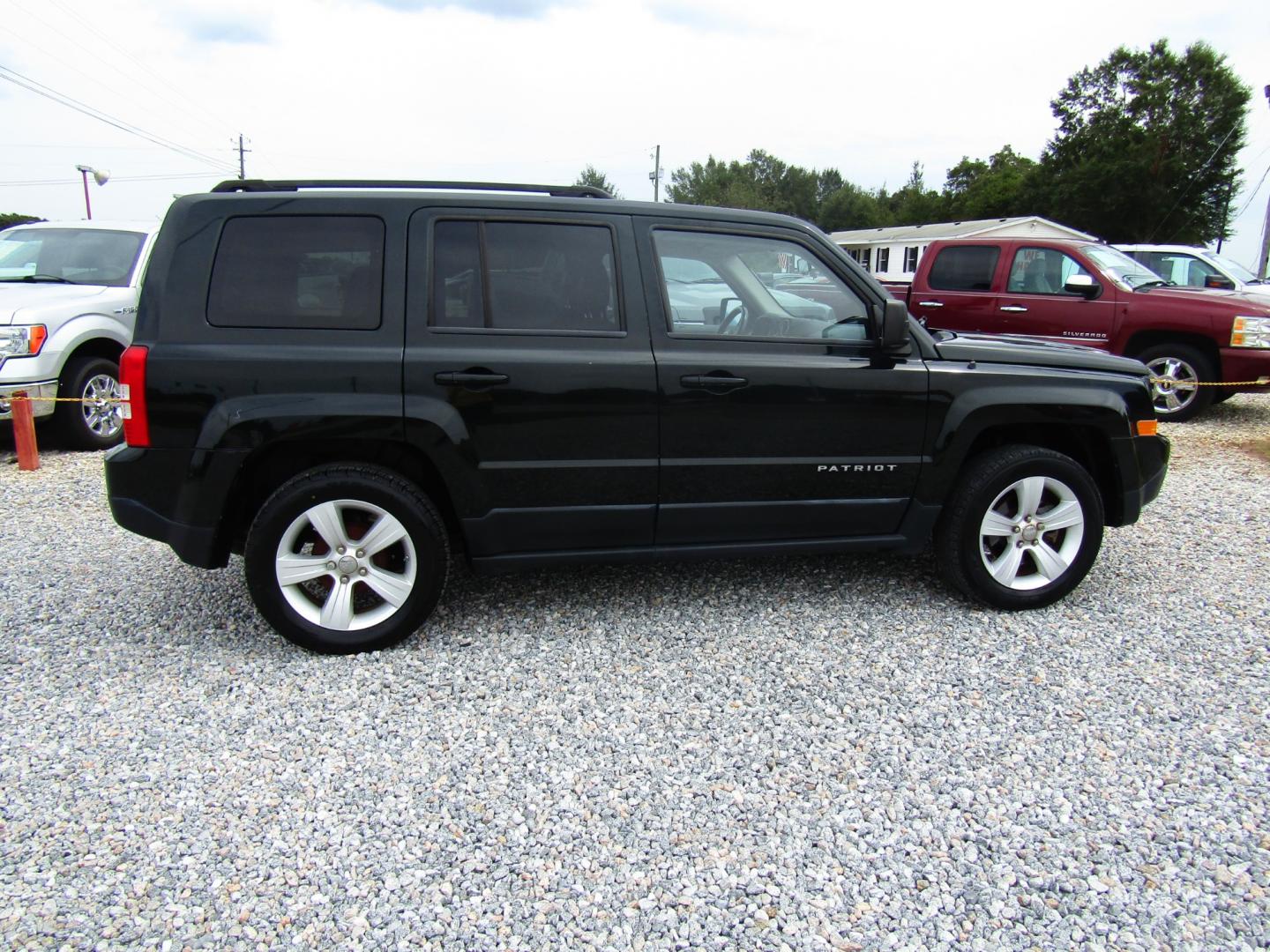 2013 DK GREEN /Gray Jeep Patriot Latitude 2WD (1C4NJPFBXDD) with an 2.4L L4 DOHC 16V engine, Automatic transmission, located at 15016 S Hwy 231, Midland City, AL, 36350, (334) 983-3001, 31.306210, -85.495277 - Photo#8