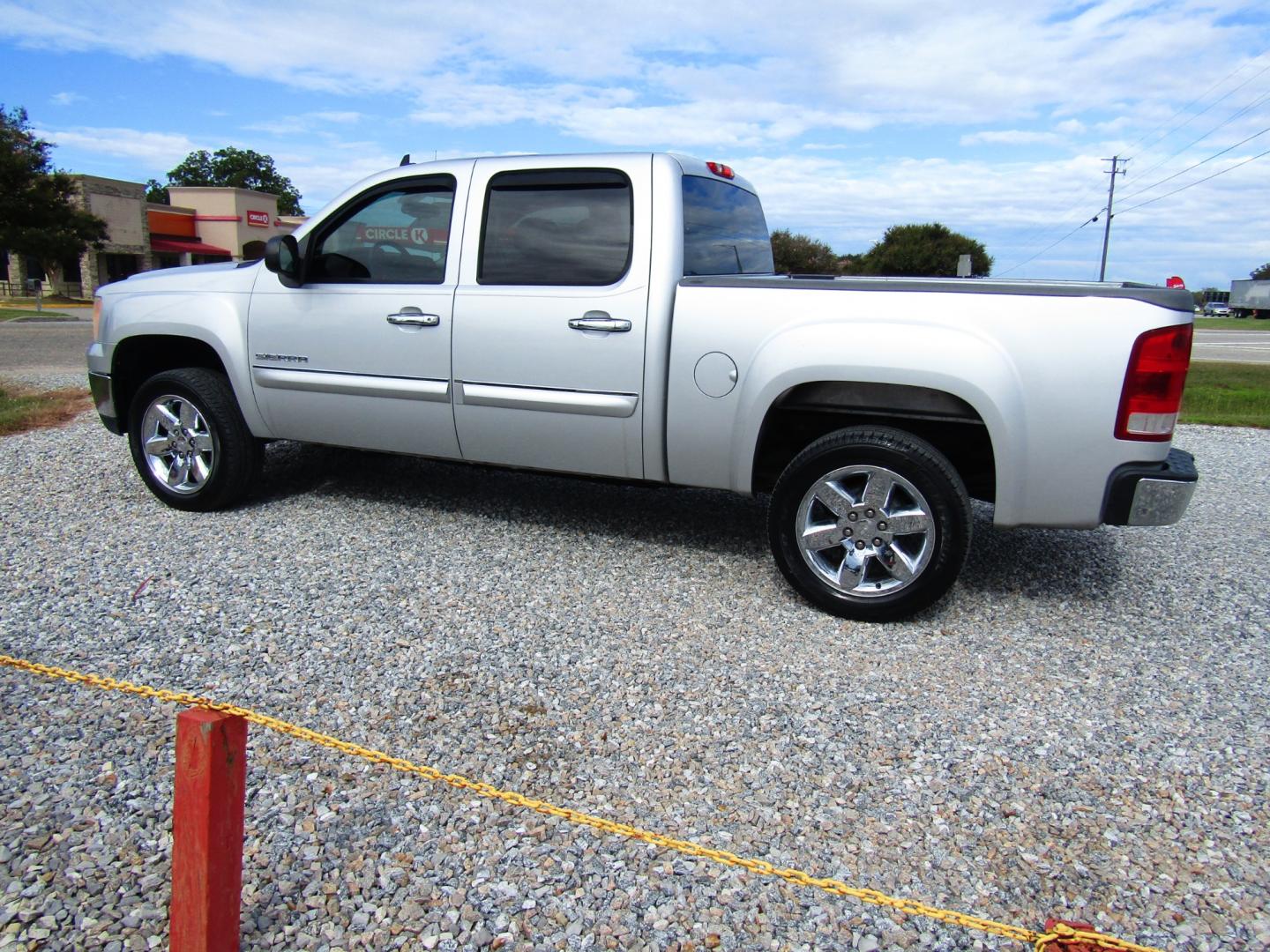 2013 Silver /Black GMC Sierra 1500 SLE Crew Cab 2WD (3GTP1VE03DG) with an 5.3L V8 OHV 16V FFV engine, Automatic transmission, located at 15016 S Hwy 231, Midland City, AL, 36350, (334) 983-3001, 31.306210, -85.495277 - Photo#5