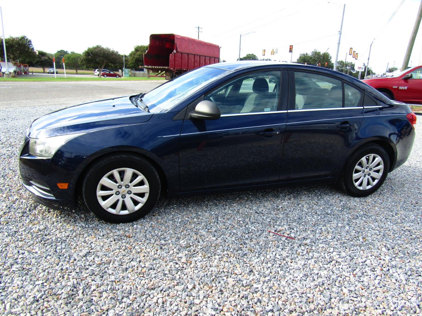 2011 Blue /Gray Chevrolet Cruze 2LS (1G1PC5SH1B7) with an 1.8L L4 DOHC 16V FFV engine, Automatic transmission, located at 15016 S Hwy 231, Midland City, AL, 36350, (334) 983-3001, 31.306210, -85.495277 - Photo#2