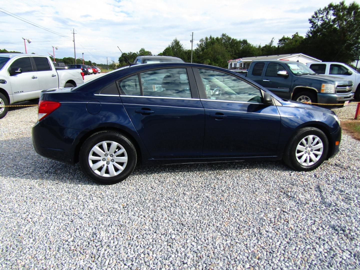 2011 Blue /Gray Chevrolet Cruze 2LS (1G1PC5SH1B7) with an 1.8L L4 DOHC 16V FFV engine, Automatic transmission, located at 15016 S Hwy 231, Midland City, AL, 36350, (334) 983-3001, 31.306210, -85.495277 - Photo#7