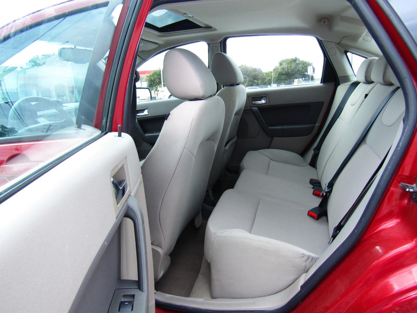 2009 Red /Gray Ford Focus SES Sedan (1FAHP36N59W) with an 2.0L L4 DOHC 16V engine, Automatic transmission, located at 15016 S Hwy 231, Midland City, AL, 36350, (334) 983-3001, 31.306210, -85.495277 - Photo#4