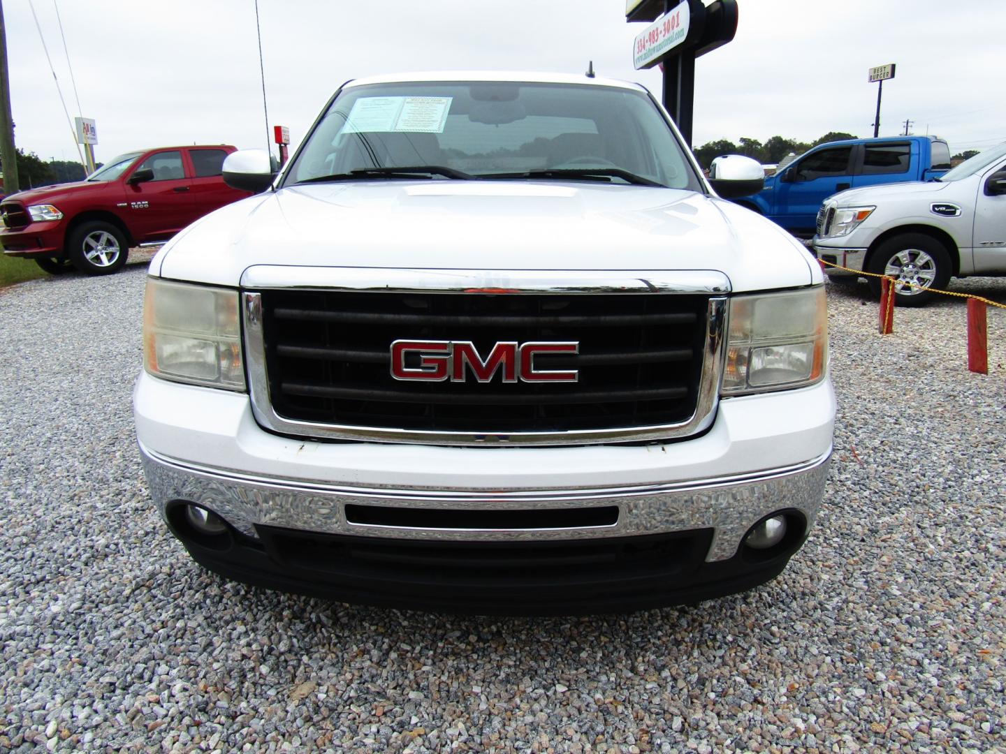 2011 WHITE /Tan GMC Sierra 1500 SLE Ext. Cab 2WD (1GTR1VE09BZ) with an 5.3L V8 OHV 16V FFV engine, Automatic transmission, located at 15016 S Hwy 231, Midland City, AL, 36350, (334) 983-3001, 31.306210, -85.495277 - Photo#1