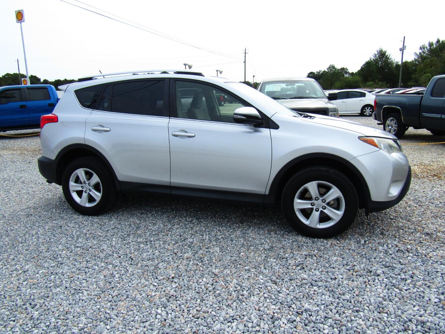 2013 Silver /Gray Toyota RAV4 XLE FWD (JTMWFREV8D5) with an 2.5L L4 DOHC 16V engine, Automatic transmission, located at 15016 S Hwy 231, Midland City, AL, 36350, (334) 983-3001, 31.306210, -85.495277 - Photo#0