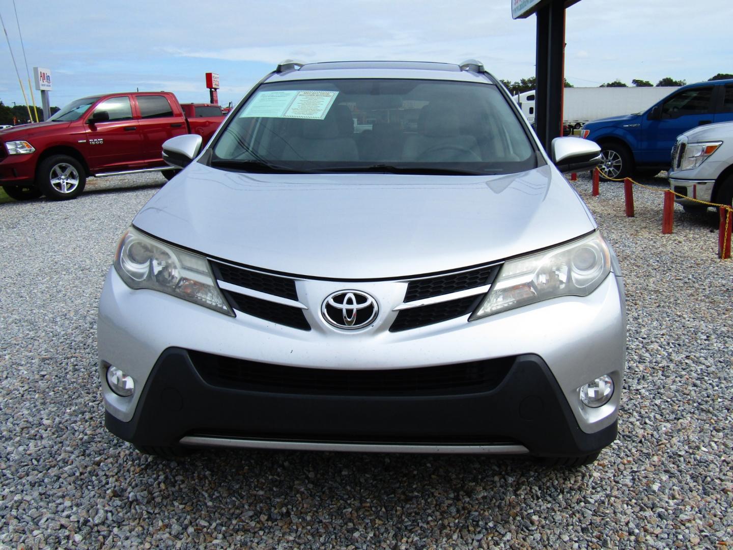 2013 Silver /Gray Toyota RAV4 XLE FWD (JTMWFREV8D5) with an 2.5L L4 DOHC 16V engine, Automatic transmission, located at 15016 S Hwy 231, Midland City, AL, 36350, (334) 983-3001, 31.306210, -85.495277 - Photo#1