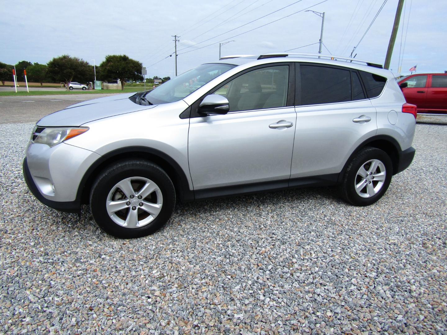 2013 Silver /Gray Toyota RAV4 XLE FWD (JTMWFREV8D5) with an 2.5L L4 DOHC 16V engine, Automatic transmission, located at 15016 S Hwy 231, Midland City, AL, 36350, (334) 983-3001, 31.306210, -85.495277 - Photo#2