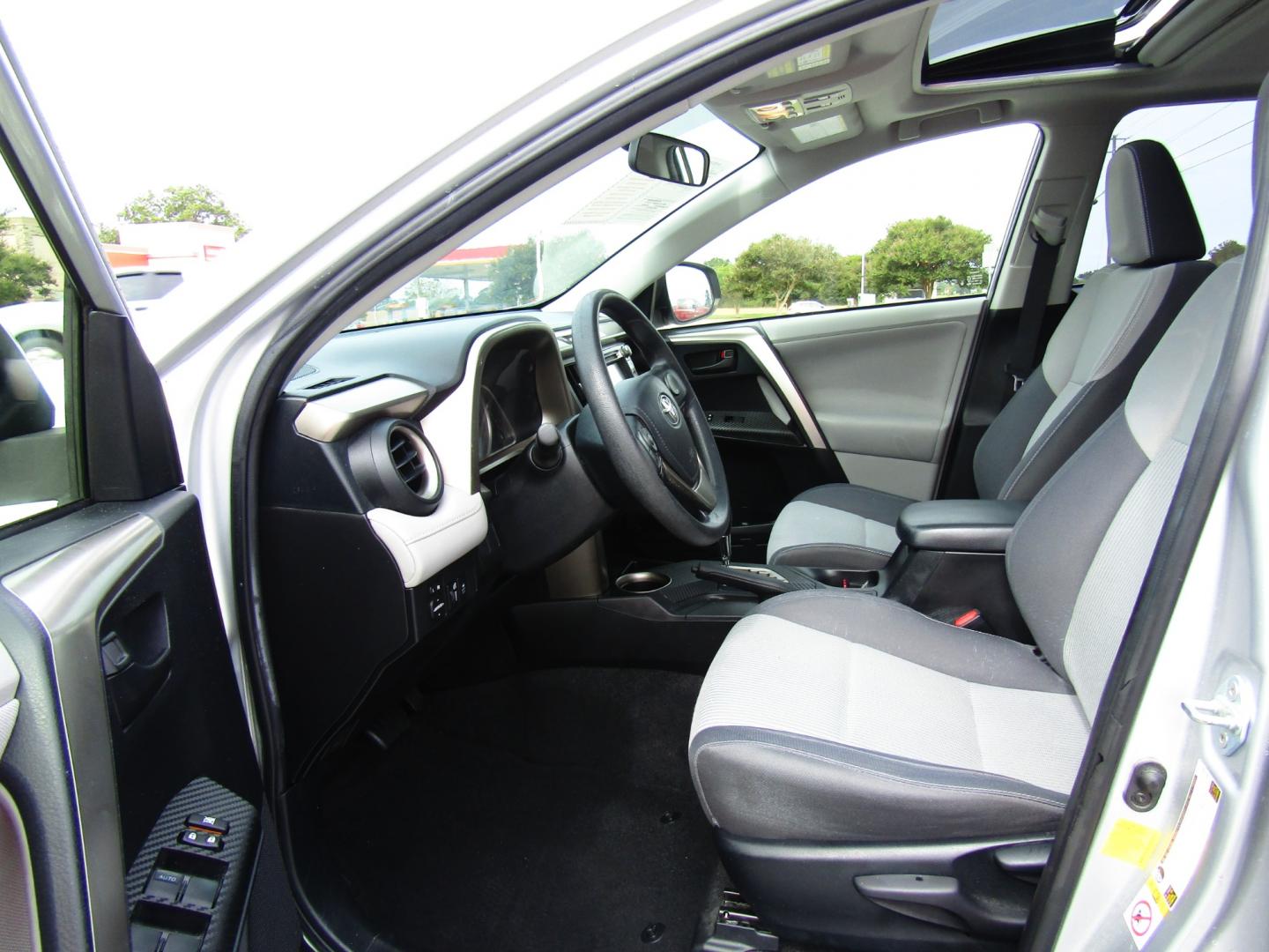 2013 Silver /Gray Toyota RAV4 XLE FWD (JTMWFREV8D5) with an 2.5L L4 DOHC 16V engine, Automatic transmission, located at 15016 S Hwy 231, Midland City, AL, 36350, (334) 983-3001, 31.306210, -85.495277 - Photo#3