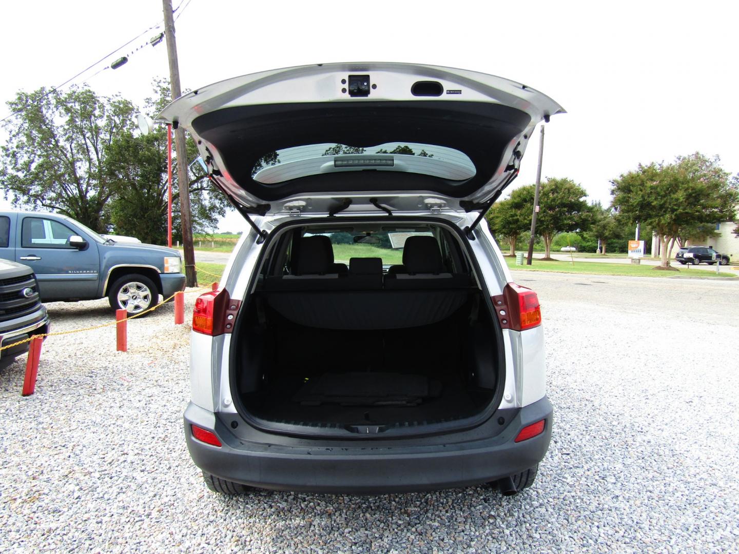 2013 Silver /Gray Toyota RAV4 XLE FWD (JTMWFREV8D5) with an 2.5L L4 DOHC 16V engine, Automatic transmission, located at 15016 S Hwy 231, Midland City, AL, 36350, (334) 983-3001, 31.306210, -85.495277 - Photo#7