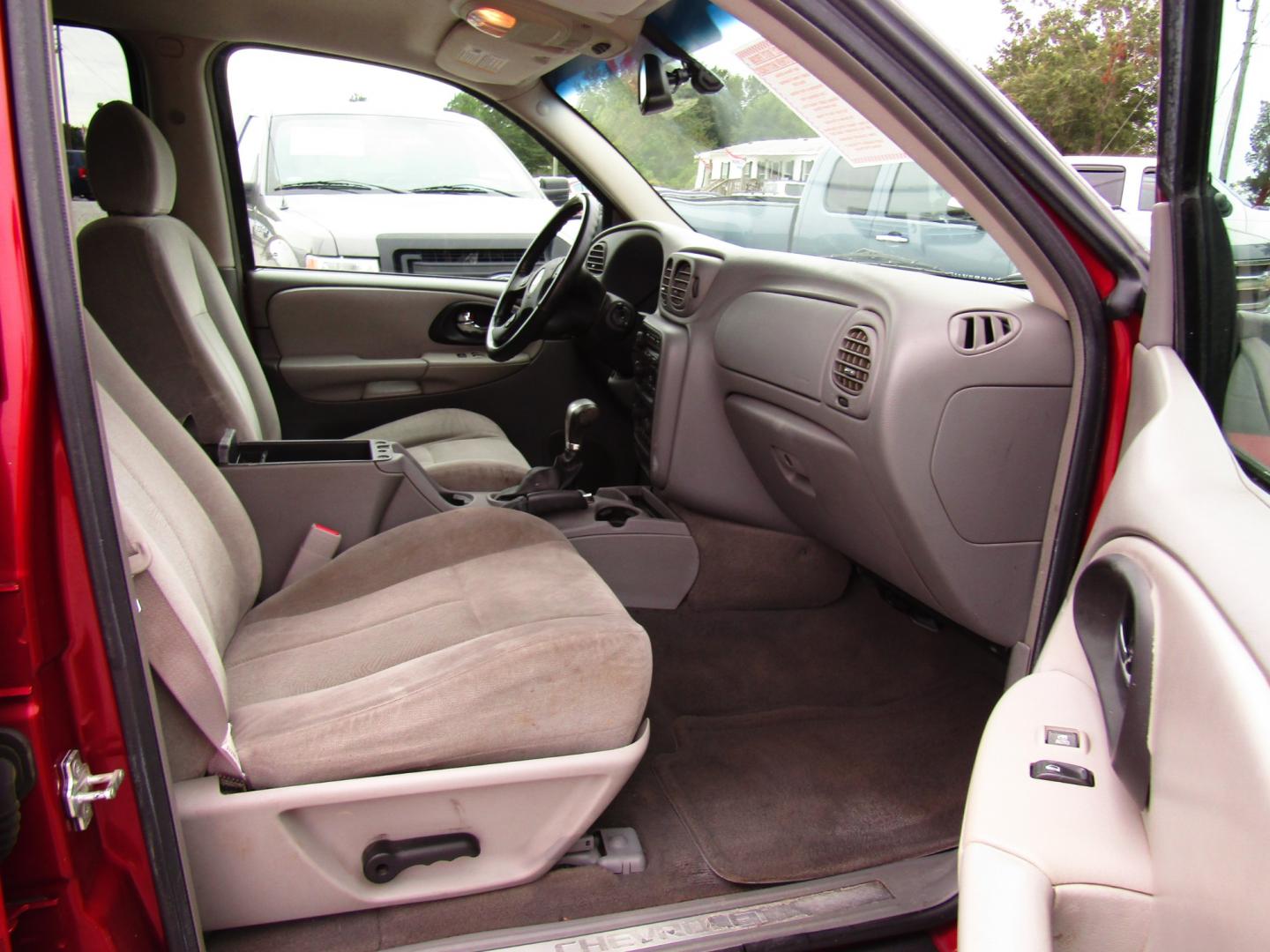 2006 Maroon Chevrolet TrailBlazer LS 2WD (1GNDS13S762) with an 4.2L L6 DOHC 24V engine, Automatic transmission, located at 15016 S Hwy 231, Midland City, AL, 36350, (334) 983-3001, 31.306210, -85.495277 - Photo#9