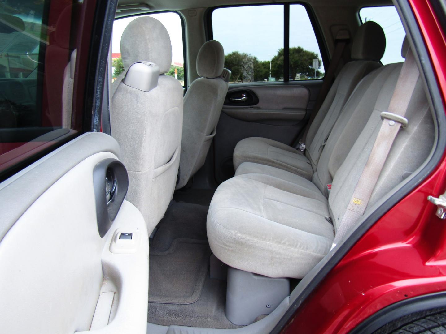 2006 Maroon Chevrolet TrailBlazer LS 2WD (1GNDS13S762) with an 4.2L L6 DOHC 24V engine, Automatic transmission, located at 15016 S Hwy 231, Midland City, AL, 36350, (334) 983-3001, 31.306210, -85.495277 - Photo#4