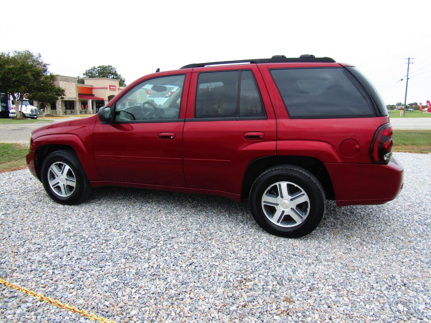 2006 Maroon Chevrolet TrailBlazer LS 2WD (1GNDS13S762) with an 4.2L L6 DOHC 24V engine, Automatic transmission, located at 15016 S Hwy 231, Midland City, AL, 36350, (334) 983-3001, 31.306210, -85.495277 - Photo#5