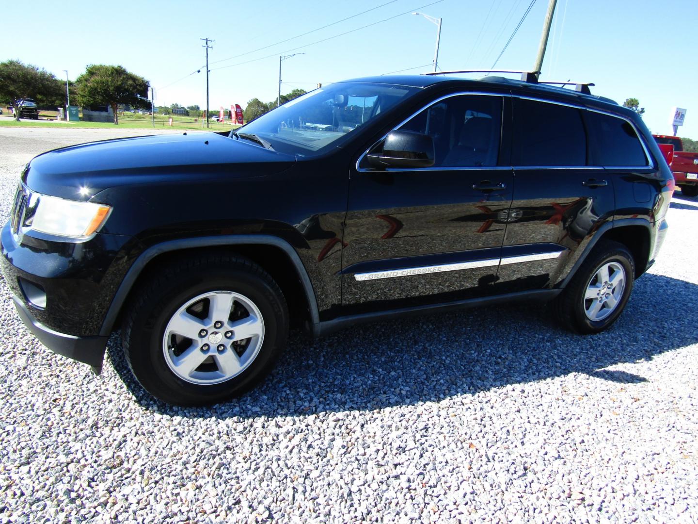 2012 Black /Tan Jeep Grand Cherokee Laredo 2WD (1C4RJEAG2CC) with an 3.6L V6 DOHC 24V engine, Automatic transmission, located at 15016 S Hwy 231, Midland City, AL, 36350, (334) 983-3001, 31.306210, -85.495277 - Photo#2