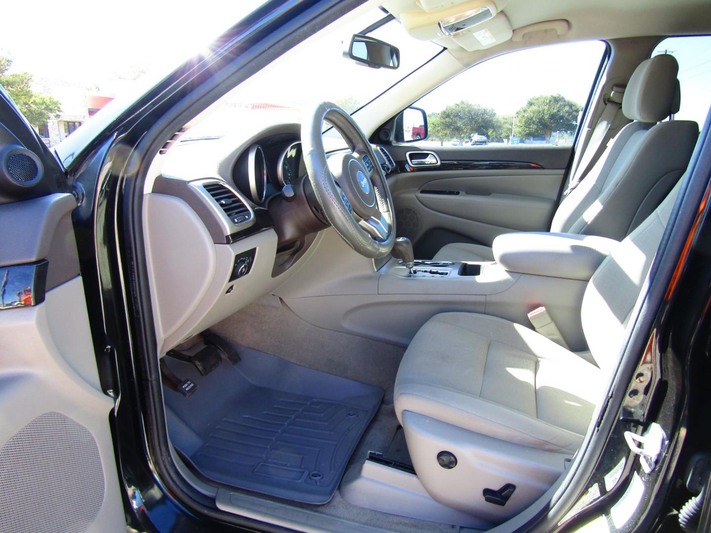 2012 Black /Tan Jeep Grand Cherokee Laredo 2WD (1C4RJEAG2CC) with an 3.6L V6 DOHC 24V engine, Automatic transmission, located at 15016 S Hwy 231, Midland City, AL, 36350, (334) 983-3001, 31.306210, -85.495277 - Photo#3