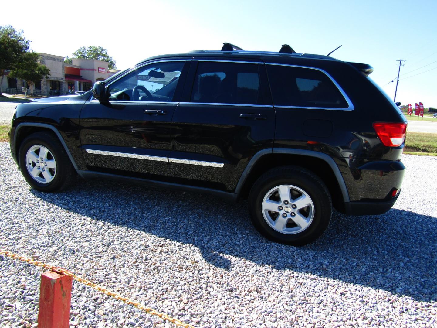 2012 Black /Tan Jeep Grand Cherokee Laredo 2WD (1C4RJEAG2CC) with an 3.6L V6 DOHC 24V engine, Automatic transmission, located at 15016 S Hwy 231, Midland City, AL, 36350, (334) 983-3001, 31.306210, -85.495277 - Photo#5