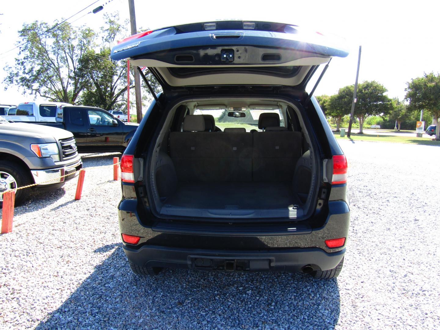 2012 Black /Tan Jeep Grand Cherokee Laredo 2WD (1C4RJEAG2CC) with an 3.6L V6 DOHC 24V engine, Automatic transmission, located at 15016 S Hwy 231, Midland City, AL, 36350, (334) 983-3001, 31.306210, -85.495277 - Photo#7