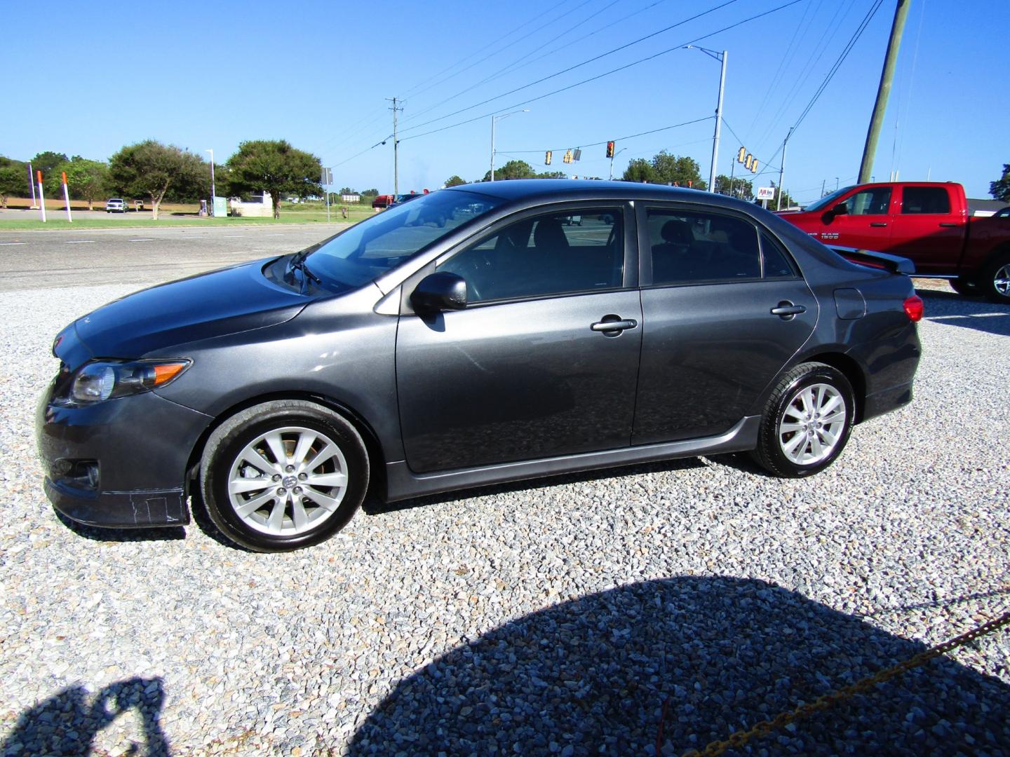 2010 Gray Toyota Corolla Base 4-Speed AT (2T1BU4EEXAC) with an 1.8L L4 DOHC 16V engine, Automatic transmission, located at 15016 S Hwy 231, Midland City, AL, 36350, (334) 983-3001, 31.306210, -85.495277 - Photo#2