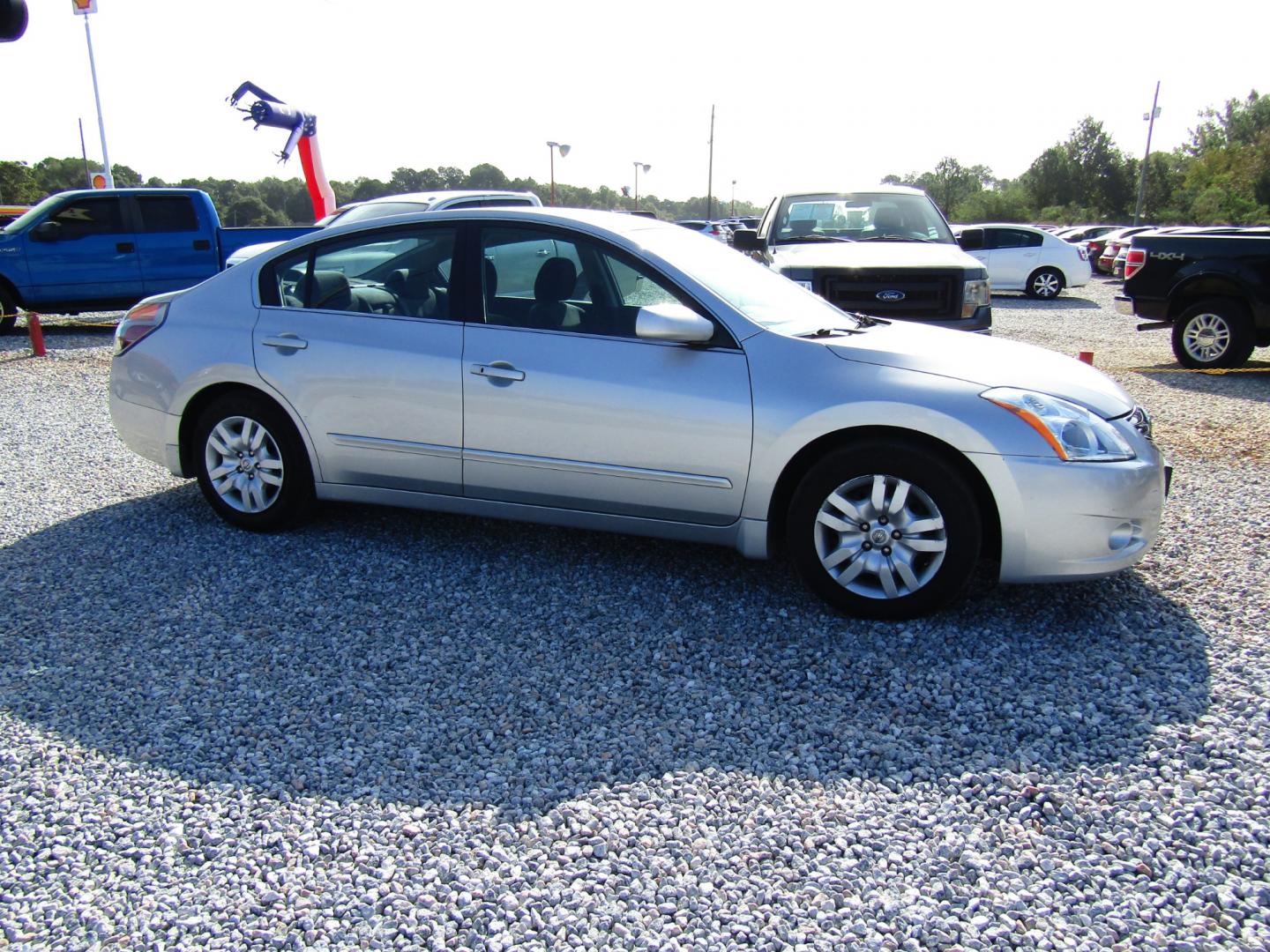 2010 Silver /Black Nissan Altima 2.5 (1N4AL2AP0AN) with an 2.5L L4 DOHC 16V engine, Automatic transmission, located at 15016 S Hwy 231, Midland City, AL, 36350, (334) 983-3001, 31.306210, -85.495277 - Photo#0