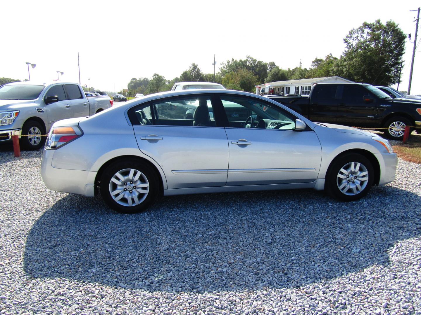 2010 Silver /Black Nissan Altima 2.5 (1N4AL2AP0AN) with an 2.5L L4 DOHC 16V engine, Automatic transmission, located at 15016 S Hwy 231, Midland City, AL, 36350, (334) 983-3001, 31.306210, -85.495277 - Photo#7