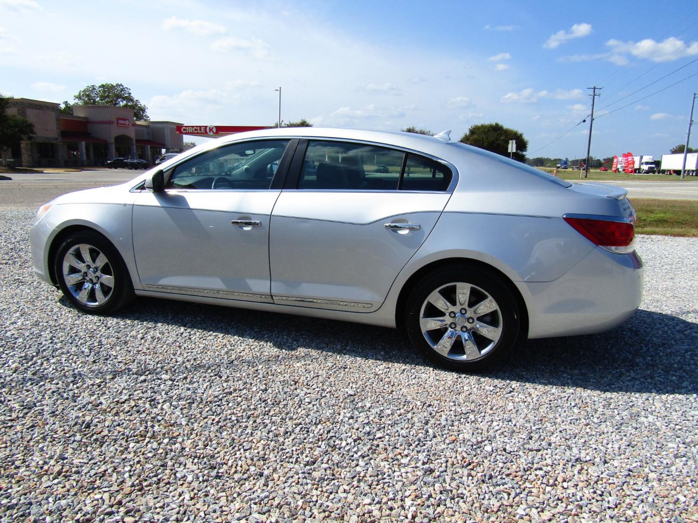 2011 Silver /Black Buick LaCrosse CXL FWD (1G4GC5ECXBF) with an 2.4L L4 DOHC 16V engine, Automatic transmission, located at 15016 S Hwy 231, Midland City, AL, 36350, (334) 983-3001, 31.306210, -85.495277 - Photo#5