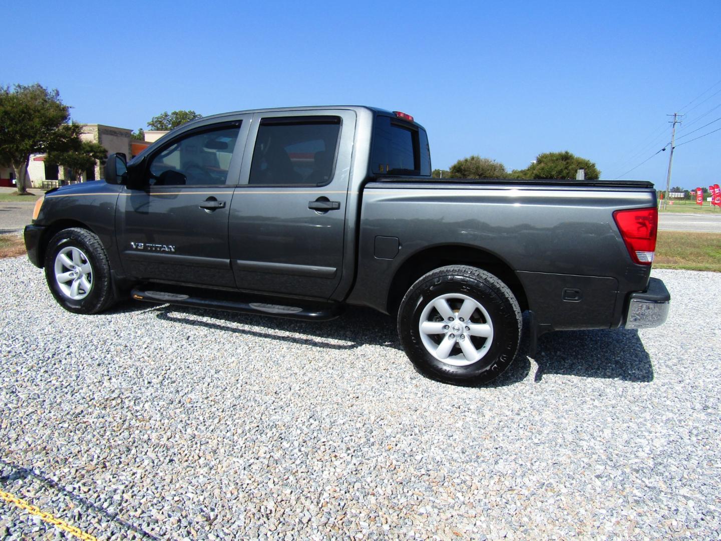 2010 Gray Nissan Titan LE Crew Cab 2WD SWB (1N6AA0ED4AN) with an 5.6L V8 DOHC 32V engine, Automatic transmission, located at 15016 S Hwy 231, Midland City, AL, 36350, (334) 983-3001, 31.306210, -85.495277 - Photo#5