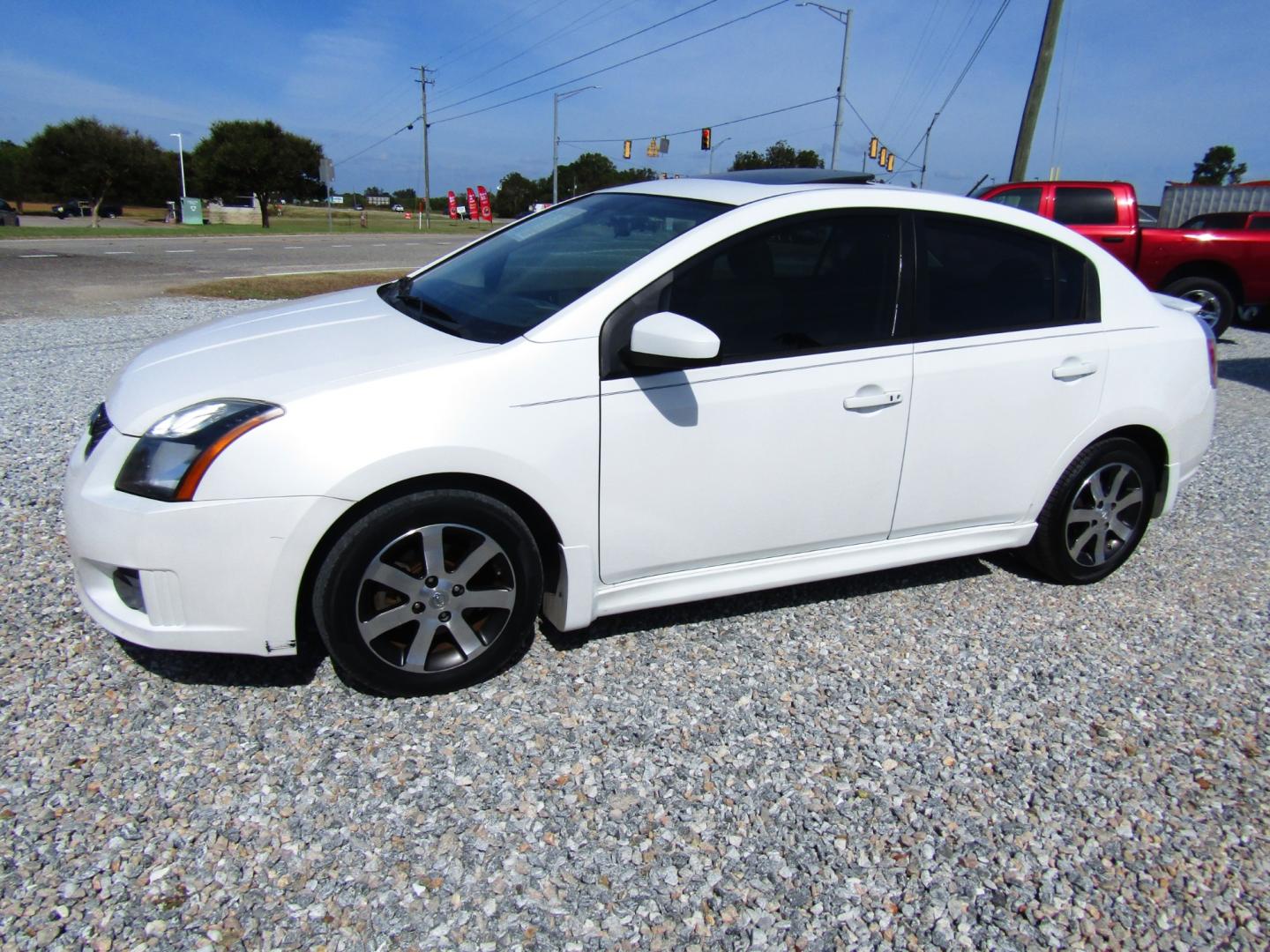 2012 WHITE /Gray Nissan Sentra 2.0 (3N1AB6AP2CL) with an 2.0L L4 DOHC 16V engine, Automatic transmission, located at 15016 S Hwy 231, Midland City, AL, 36350, (334) 983-3001, 31.306210, -85.495277 - Photo#3