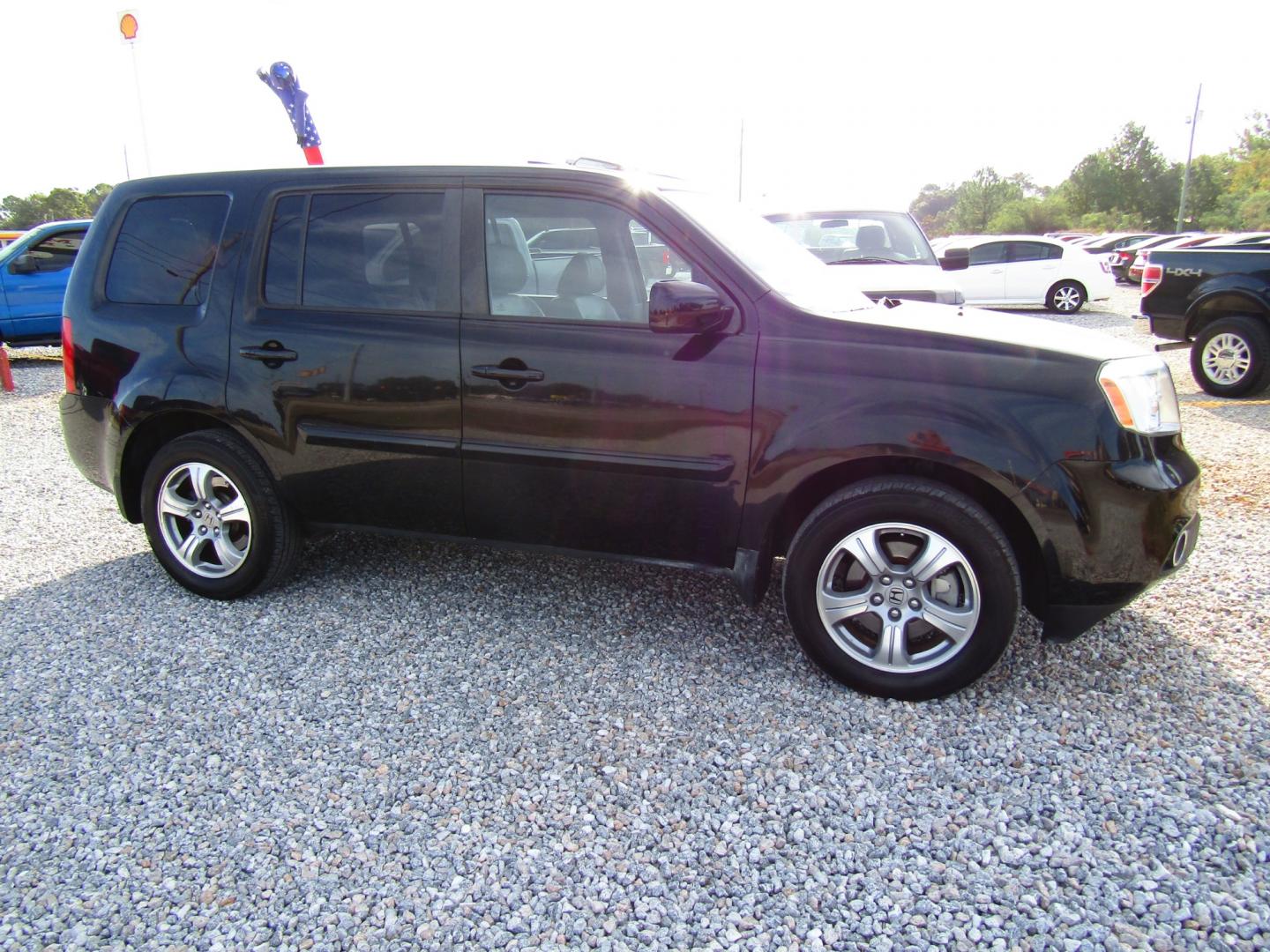 2013 Black /Gray Honda Pilot EX-L 2WD 5-Spd AT with Navigation (5FNYF3H73DB) with an 3.5L V6 SOHC 24V engine, Automatic transmission, located at 15016 S Hwy 231, Midland City, AL, 36350, (334) 983-3001, 31.306210, -85.495277 - Photo#11