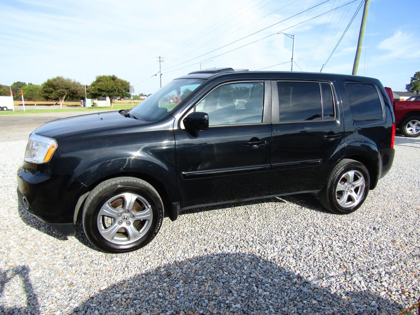 2013 Black /Gray Honda Pilot EX-L 2WD 5-Spd AT with Navigation (5FNYF3H73DB) with an 3.5L V6 SOHC 24V engine, Automatic transmission, located at 15016 S Hwy 231, Midland City, AL, 36350, (334) 983-3001, 31.306210, -85.495277 - Photo#2