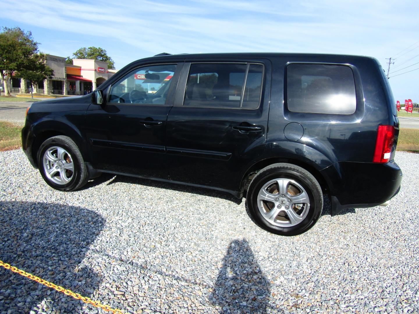 2013 Black /Gray Honda Pilot EX-L 2WD 5-Spd AT with Navigation (5FNYF3H73DB) with an 3.5L V6 SOHC 24V engine, Automatic transmission, located at 15016 S Hwy 231, Midland City, AL, 36350, (334) 983-3001, 31.306210, -85.495277 - Photo#5