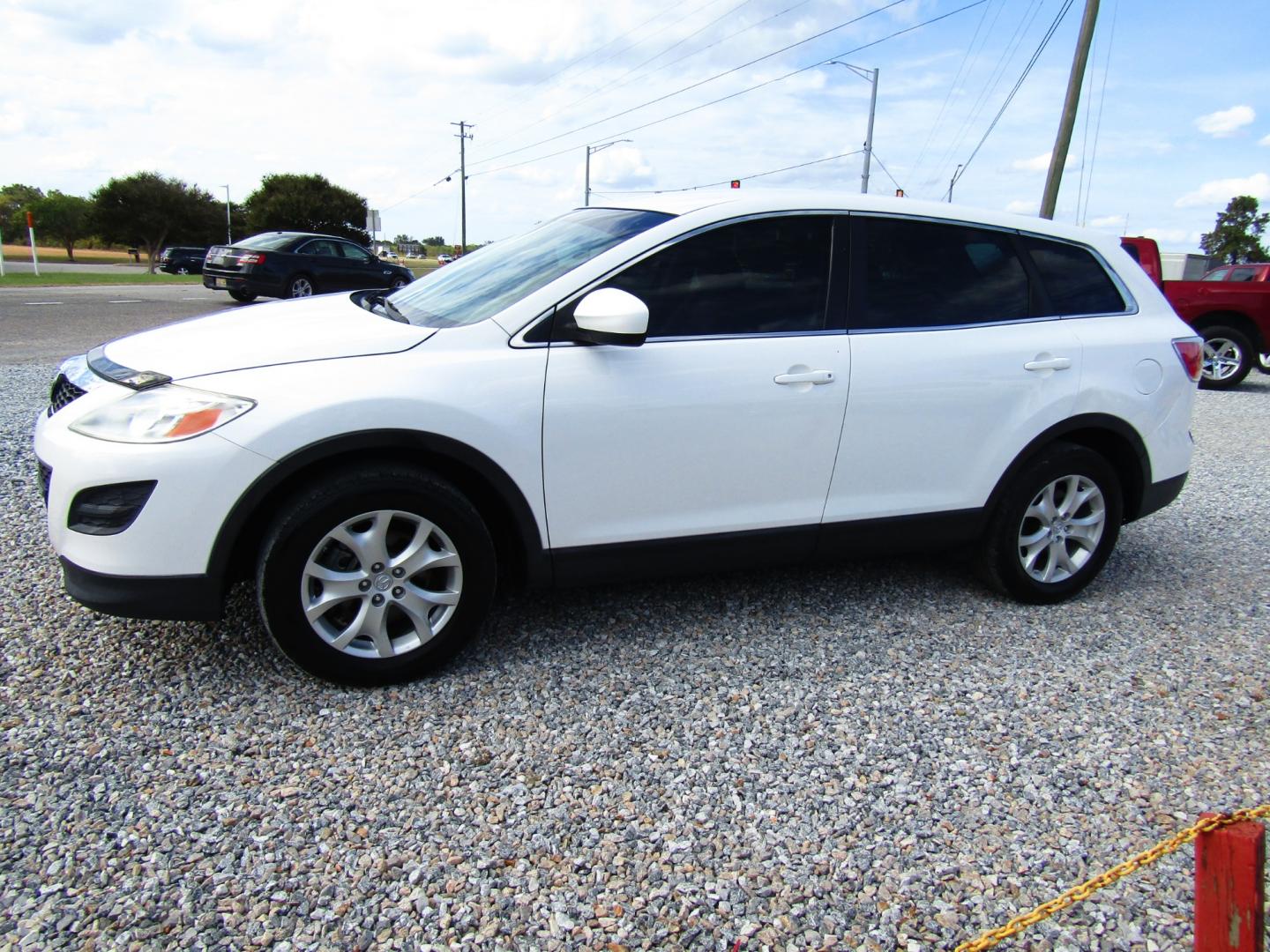 2011 WHITE /Gray Mazda CX-9 Touring (JM3TB2CA1B0) with an 3.7L V6 DOHC 24V engine, Automatic transmission, located at 15016 S Hwy 231, Midland City, AL, 36350, (334) 983-3001, 31.306210, -85.495277 - Photo#2