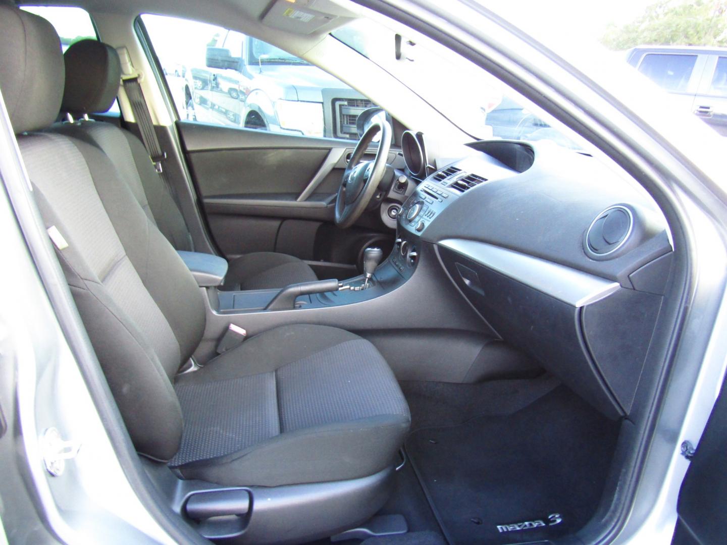 2013 Gray /Gray Mazda MAZDA3 i Sport 4-Door (JM1BL1U7XD1) with an 2.0L L4 DOHC 16V engine, Automatic transmission, located at 15016 S Hwy 231, Midland City, AL, 36350, (334) 983-3001, 31.306210, -85.495277 - Photo#9