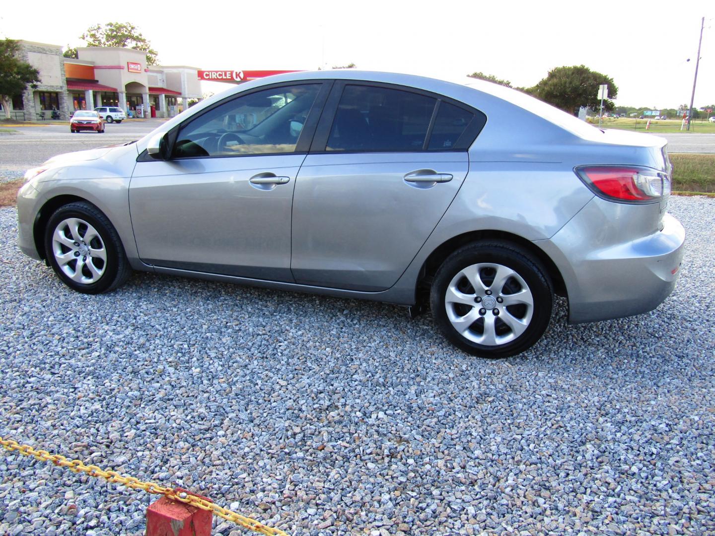 2013 Gray /Gray Mazda MAZDA3 i Sport 4-Door (JM1BL1U7XD1) with an 2.0L L4 DOHC 16V engine, Automatic transmission, located at 15016 S Hwy 231, Midland City, AL, 36350, (334) 983-3001, 31.306210, -85.495277 - Photo#5