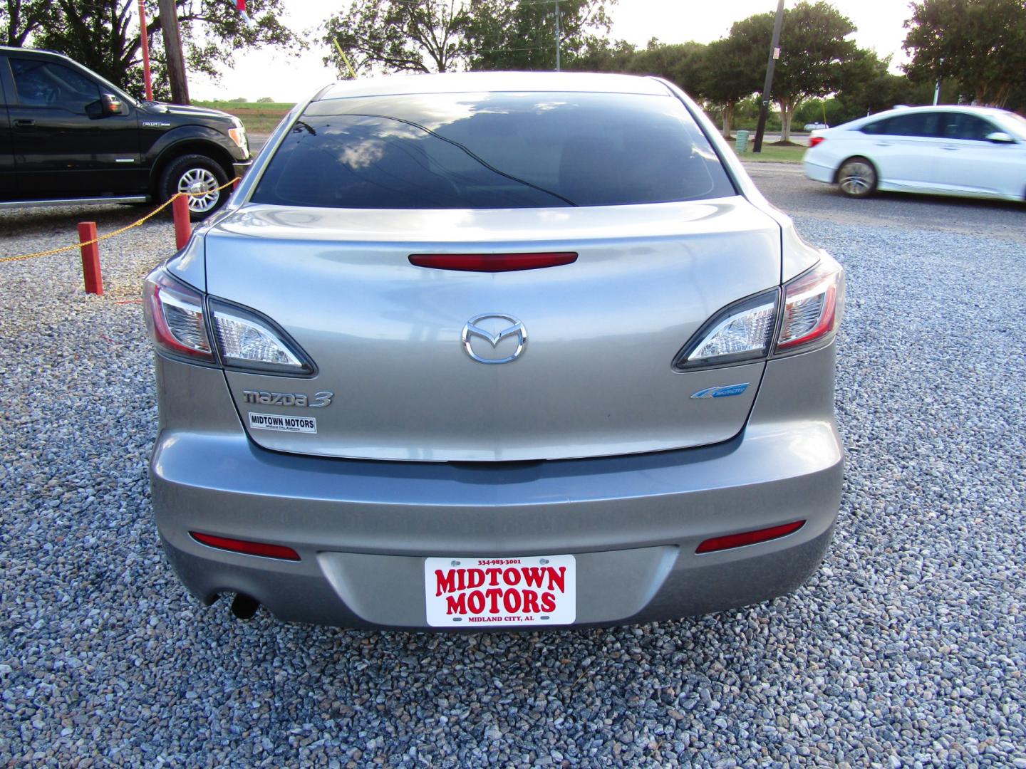 2013 Gray /Gray Mazda MAZDA3 i Sport 4-Door (JM1BL1U7XD1) with an 2.0L L4 DOHC 16V engine, Automatic transmission, located at 15016 S Hwy 231, Midland City, AL, 36350, (334) 983-3001, 31.306210, -85.495277 - Photo#6