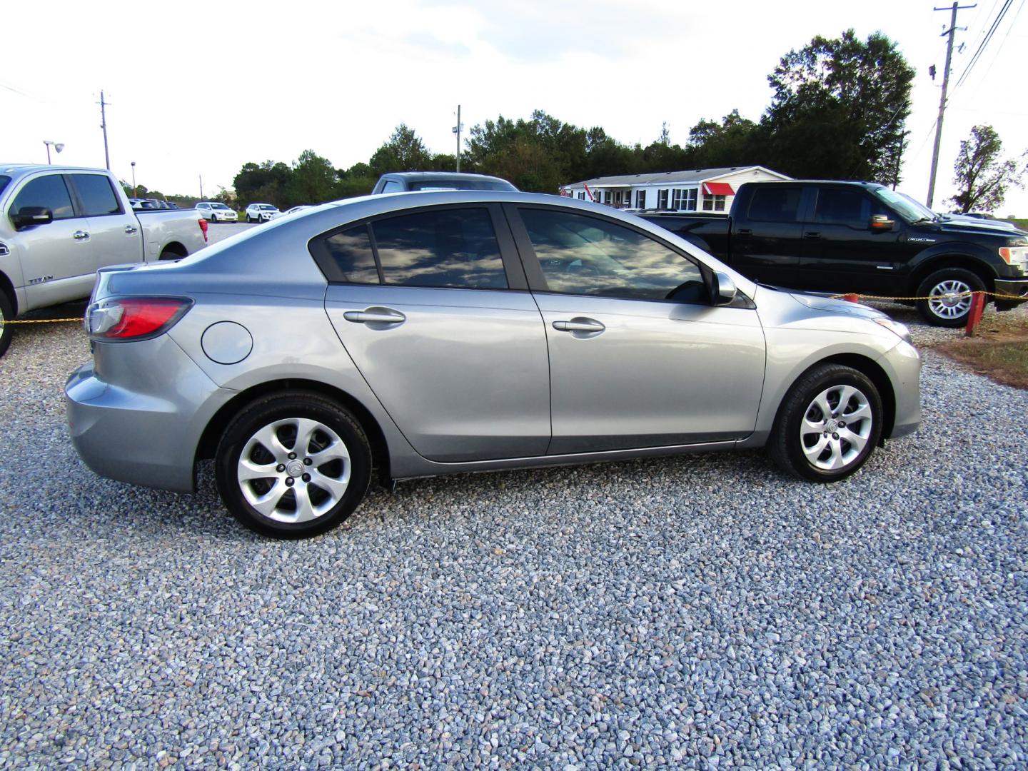 2013 Gray /Gray Mazda MAZDA3 i Sport 4-Door (JM1BL1U7XD1) with an 2.0L L4 DOHC 16V engine, Automatic transmission, located at 15016 S Hwy 231, Midland City, AL, 36350, (334) 983-3001, 31.306210, -85.495277 - Photo#7