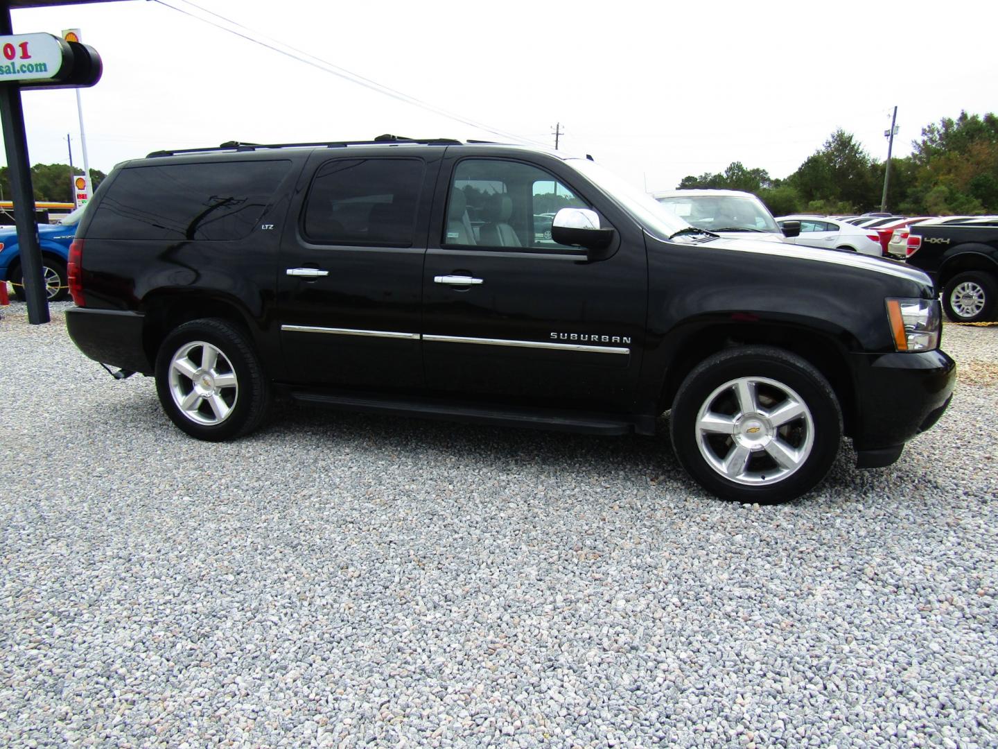 2009 Black /Gray Chevrolet Suburban LTZ 1500 2WD (1GNFC36009R) with an 5.3L V8 OHV 16V FFV engine, Automatic transmission, located at 15016 S Hwy 231, Midland City, AL, 36350, (334) 983-3001, 31.306210, -85.495277 - Photo#0