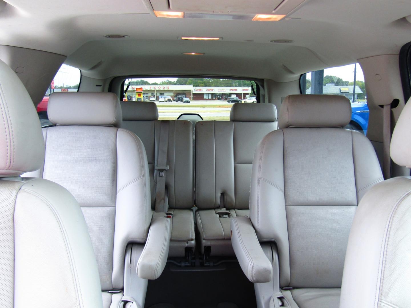 2009 Black /Gray Chevrolet Suburban LTZ 1500 2WD (1GNFC36009R) with an 5.3L V8 OHV 16V FFV engine, Automatic transmission, located at 15016 S Hwy 231, Midland City, AL, 36350, (334) 983-3001, 31.306210, -85.495277 - Photo#11