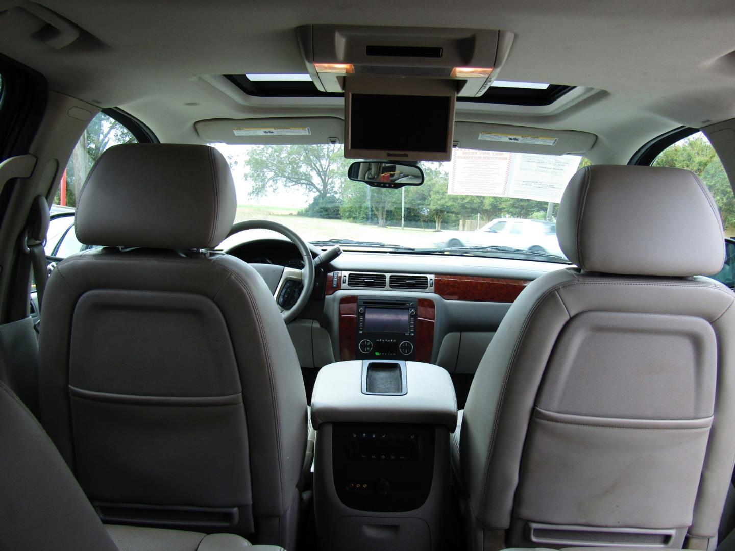 2009 Black /Gray Chevrolet Suburban LTZ 1500 2WD (1GNFC36009R) with an 5.3L V8 OHV 16V FFV engine, Automatic transmission, located at 15016 S Hwy 231, Midland City, AL, 36350, (334) 983-3001, 31.306210, -85.495277 - Photo#12