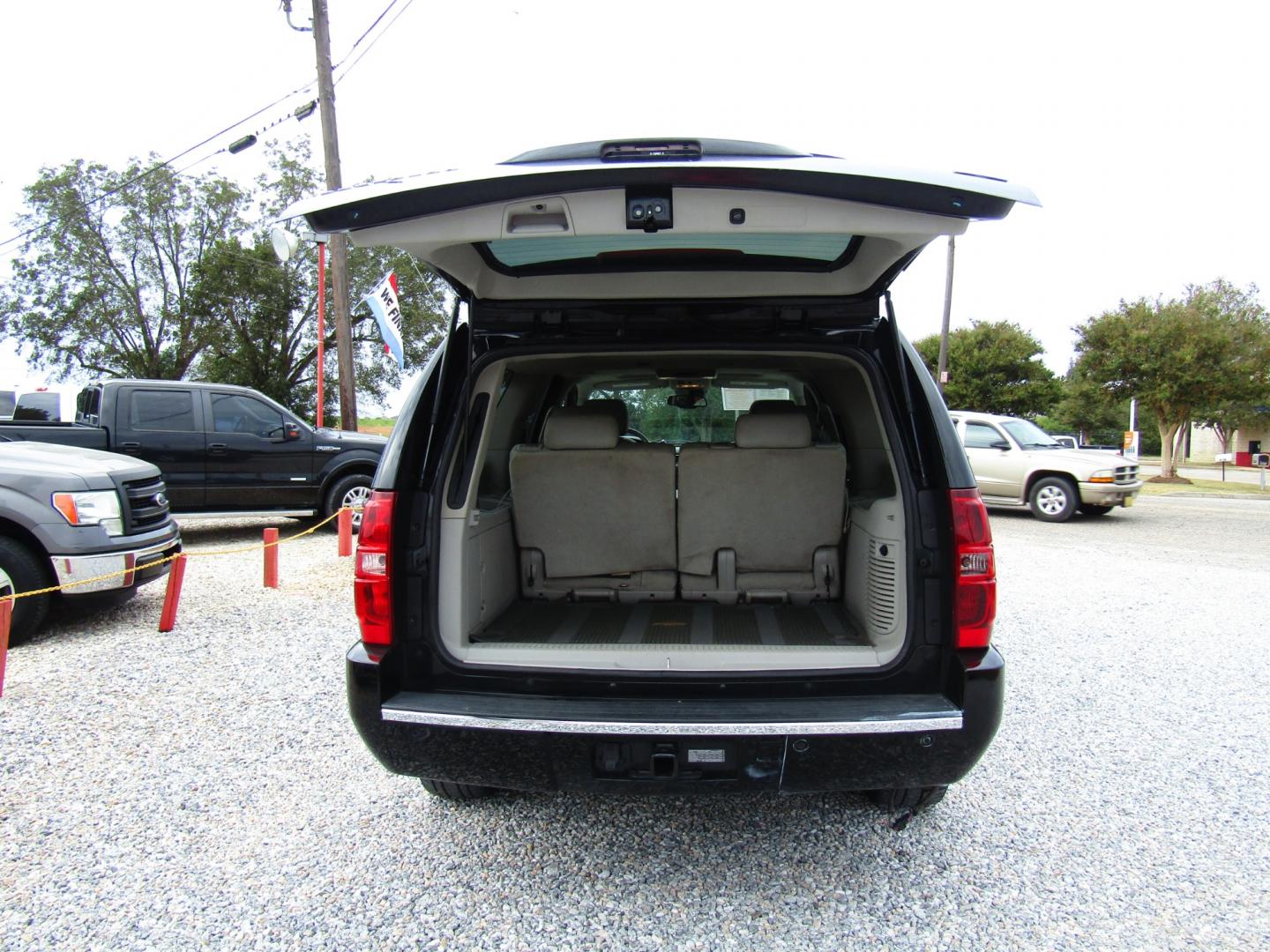 2009 Black /Gray Chevrolet Suburban LTZ 1500 2WD (1GNFC36009R) with an 5.3L V8 OHV 16V FFV engine, Automatic transmission, located at 15016 S Hwy 231, Midland City, AL, 36350, (334) 983-3001, 31.306210, -85.495277 - Photo#7