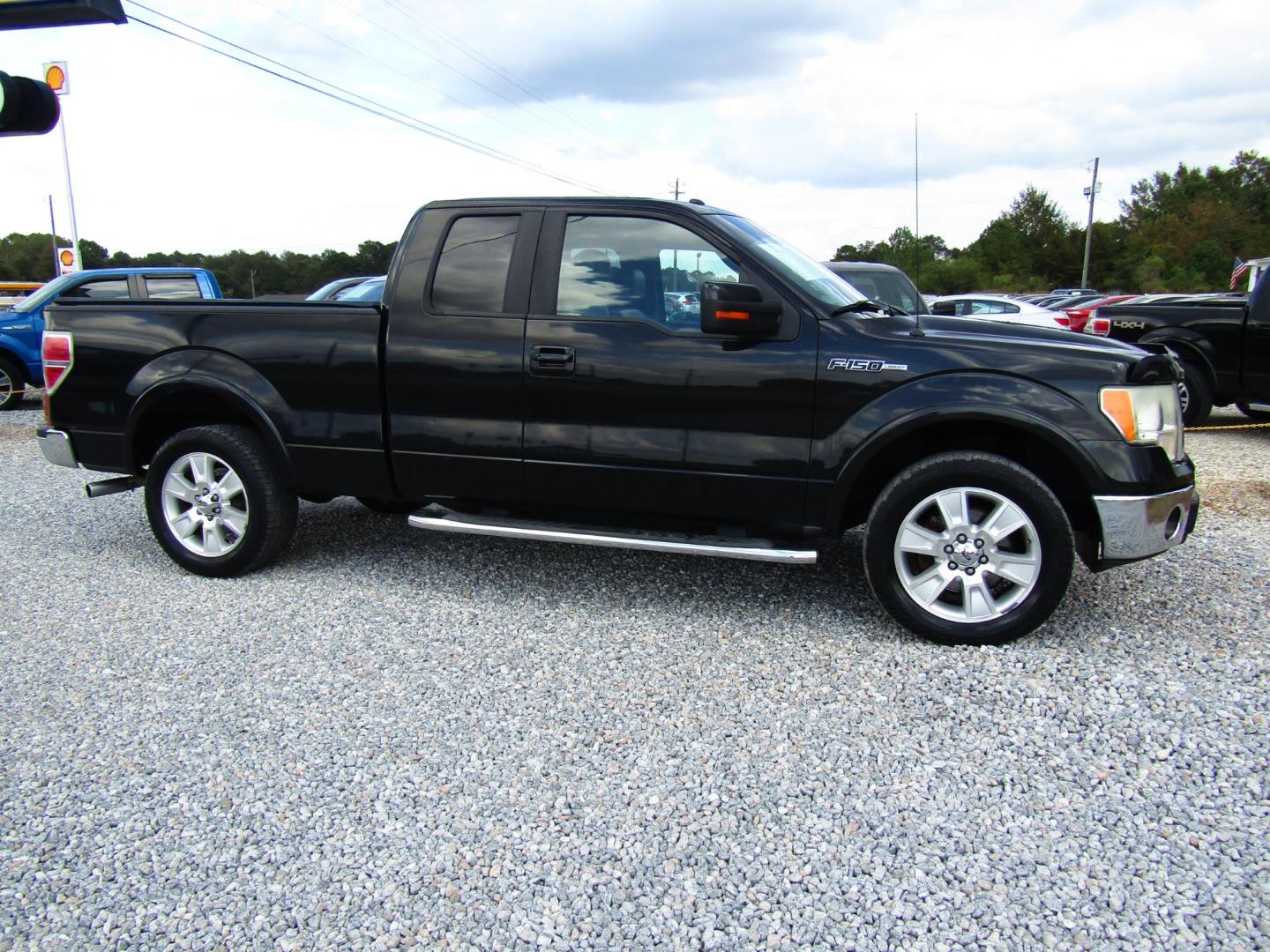 2010 Black /Gray Ford F-150 Lariat SuperCab 6.5-ft. Bed 2WD (1FTFX1CV1AF) with an 5.4L V8 SOHC 24V FFV engine, Automatic transmission, located at 15016 S Hwy 231, Midland City, AL, 36350, (334) 983-3001, 31.306210, -85.495277 - Photo#0